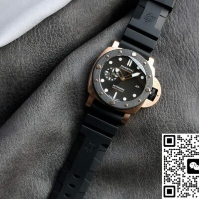 Panerai Submersible PAM00684 VS Factory KV Replica
