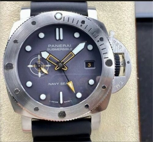 Panerai Submersible PAM01323 VS Factory KV Replica